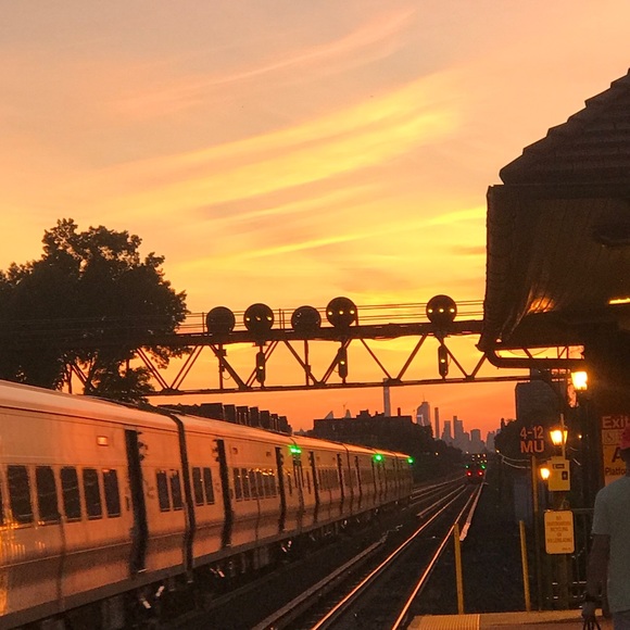 Meet your Posher, Ava - Picture 1 of 1